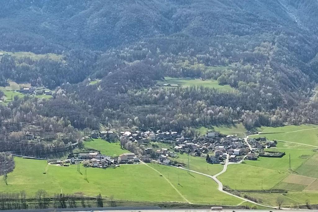 Appartamento Di Montagna Lo Grop Chambave エクステリア 写真