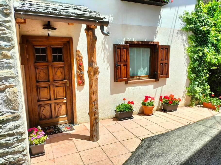 Appartamento Di Montagna Lo Grop Chambave エクステリア 写真